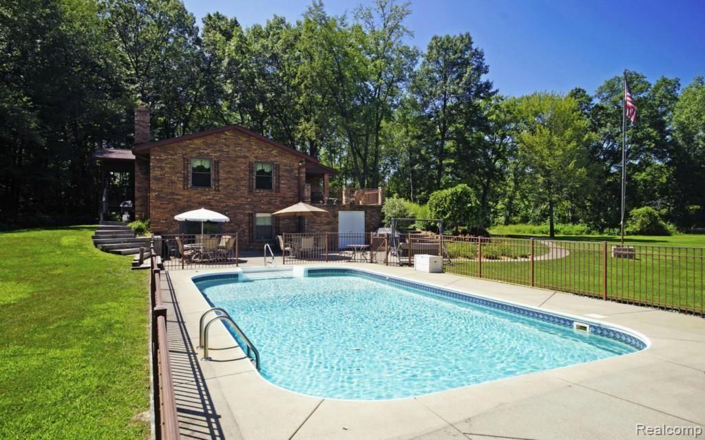 3007 Hunter Road Brighton, MI 48114 - Photo 27 of 33 26-photo-web-1680x1050-437043.jpg