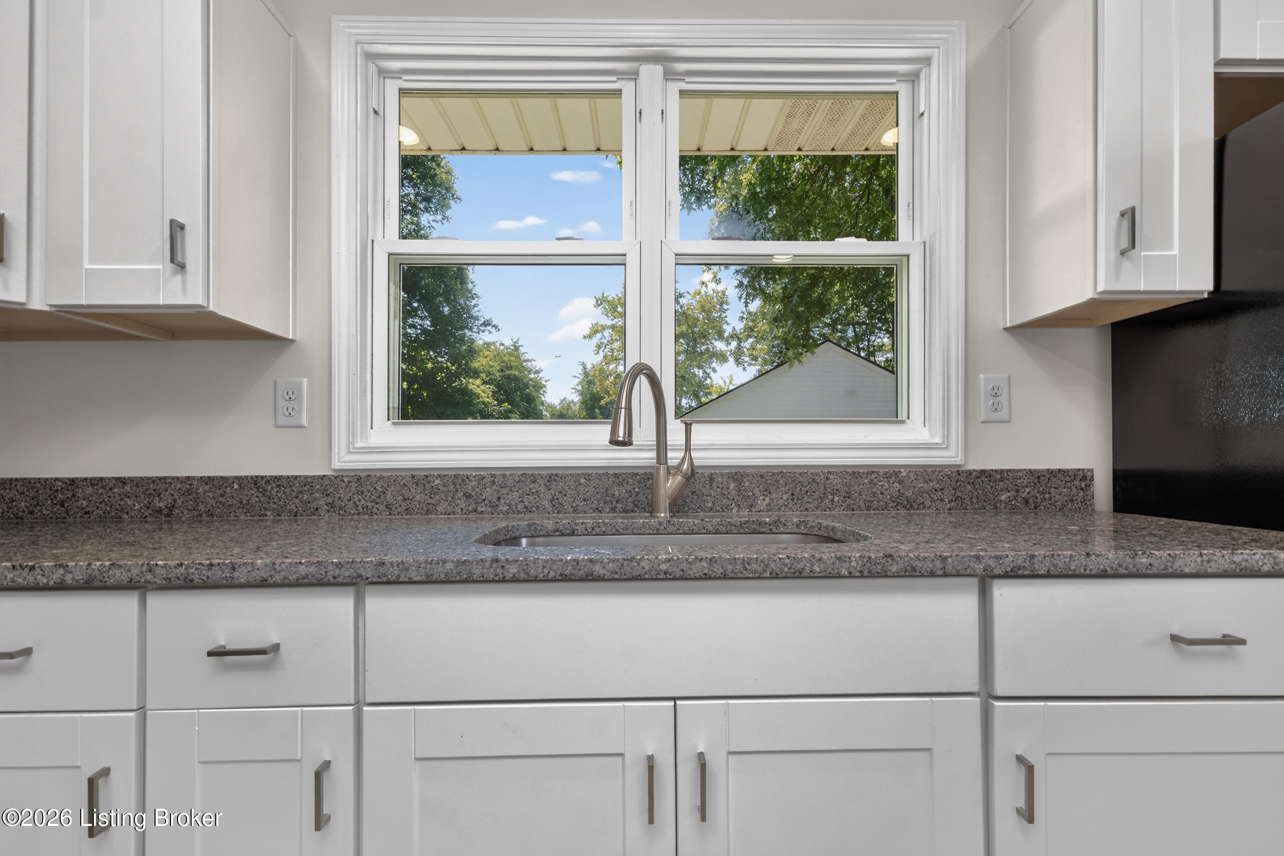 7806 Edna M Road Louisville, KY 40258 - Photo 13 of 34 812A7169-HDR