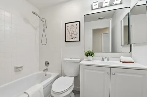 a view of a back yard