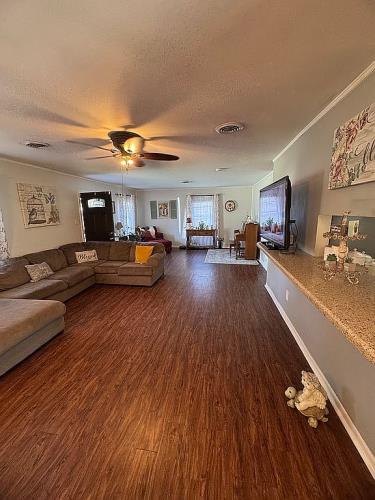 519 Travis Street Port Lavaca, TX 77979 - Photo 4 of 21