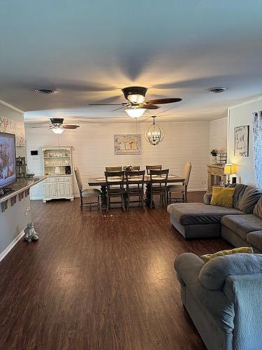 519 Travis Street Port Lavaca, TX 77979 - Photo 8 of 21