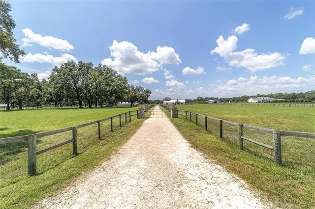 $989,000 | 280 Northeast 150th Avenue, Williston, FL 32696