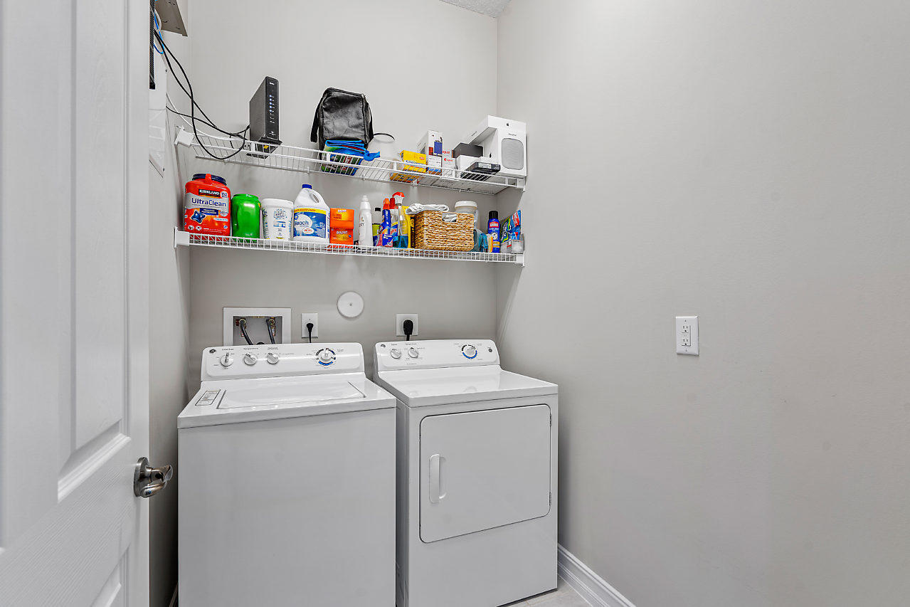 14131 Rock Salt Road Delray Beach, FL 33446 - Photo 22 of 41 Oversized Laundry