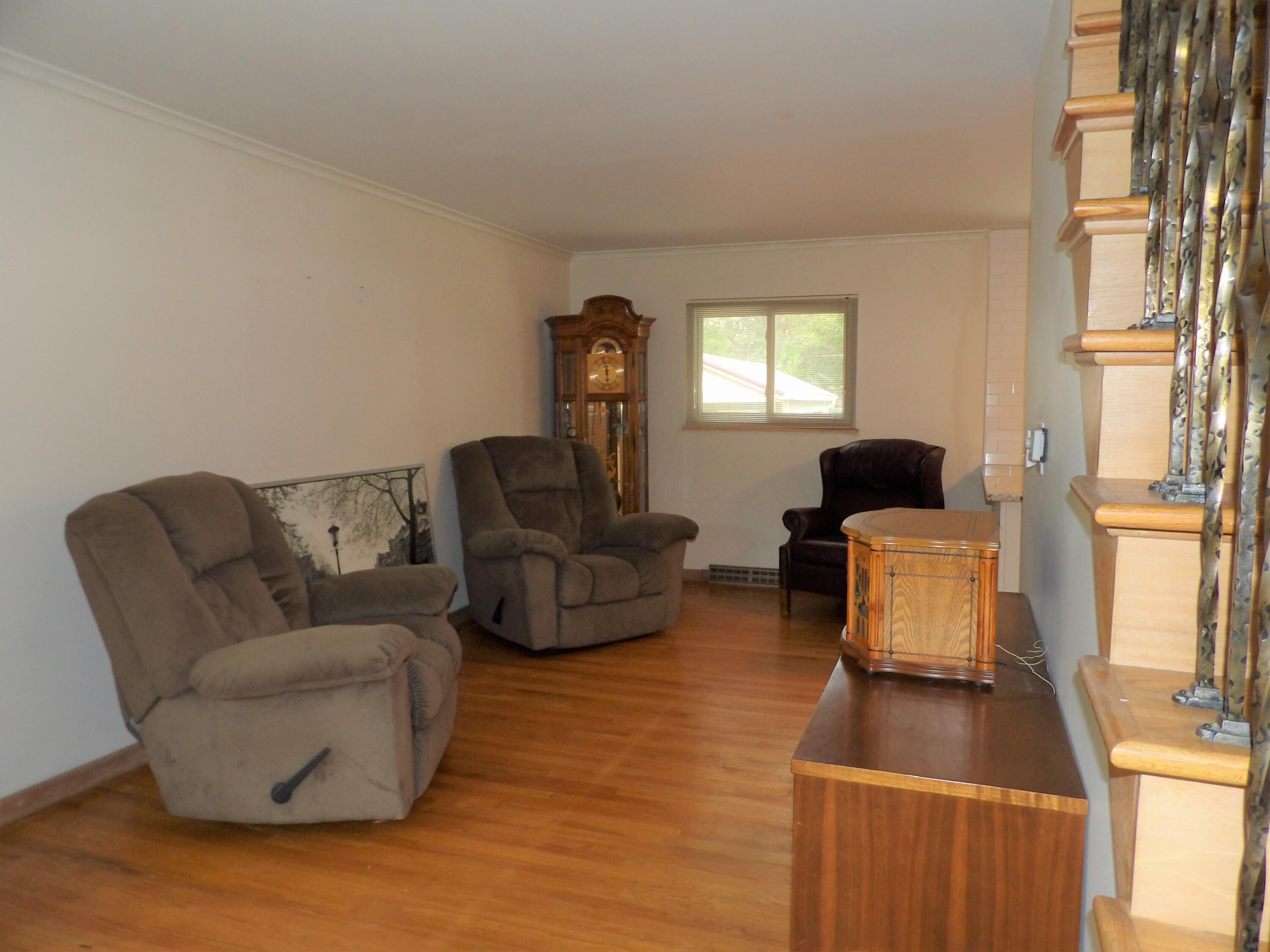 631 Bernhard Road Whitehall, OH 43213 - Photo 5 of 35 104_0682