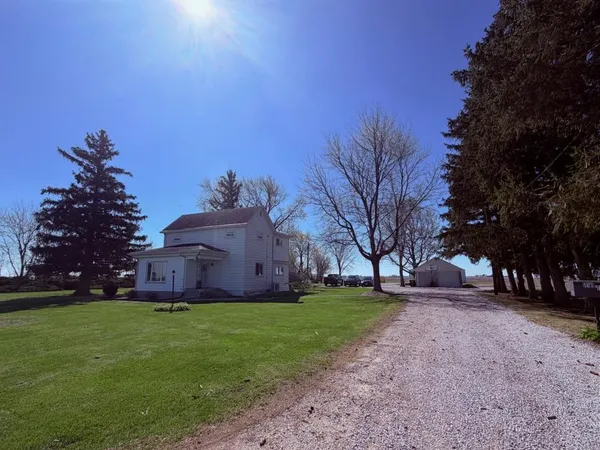 $285,500 | 851 East Co Road 750 North, Tuscola, IL 61953