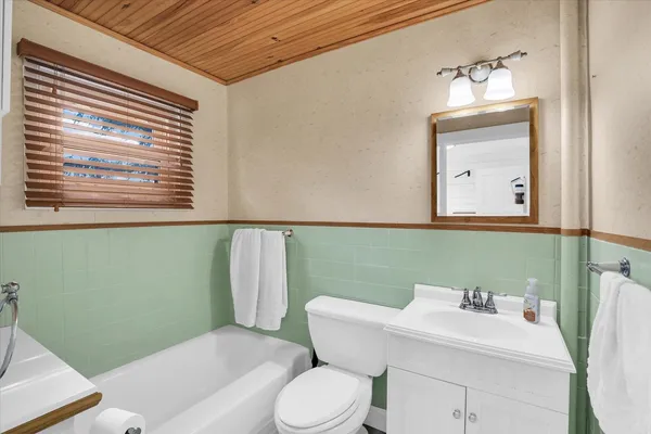 $285,500 | 851 East Co Road 750 North, Tuscola, IL 61953