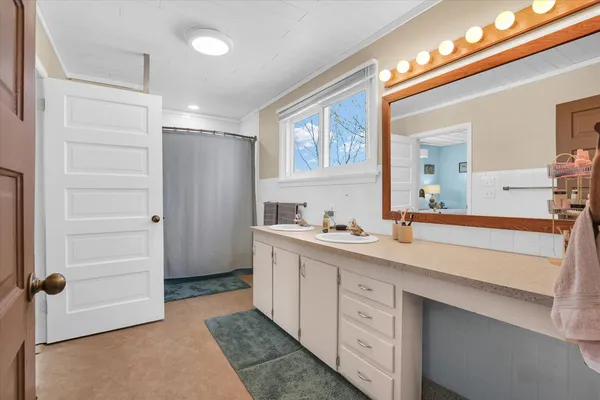 $285,500 | 851 East Co Road 750 North, Tuscola, IL 61953