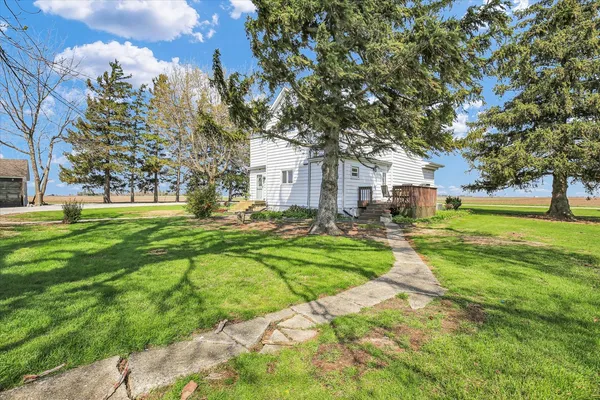 $285,500 | 851 East Co Road 750 North, Tuscola, IL 61953