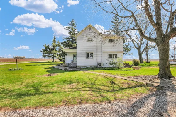 $285,500 | 851 East Co Road 750 North, Tuscola, IL 61953