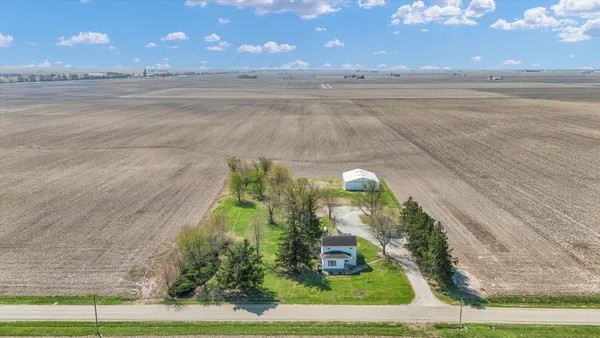 $285,500 | 851 East Co Road 750 North, Tuscola, IL 61953