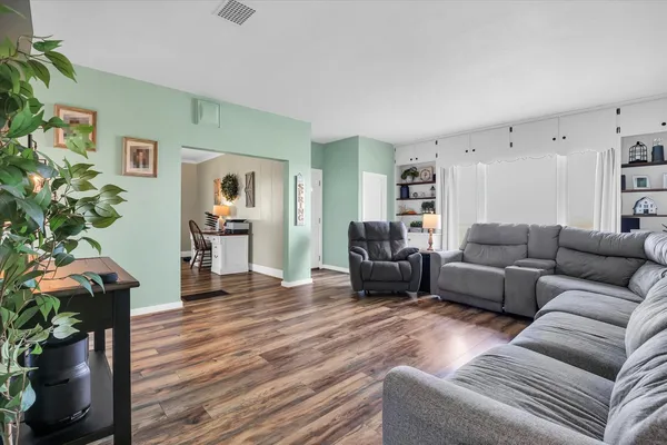 $285,500 | 851 East Co Road 750 North, Tuscola, IL 61953