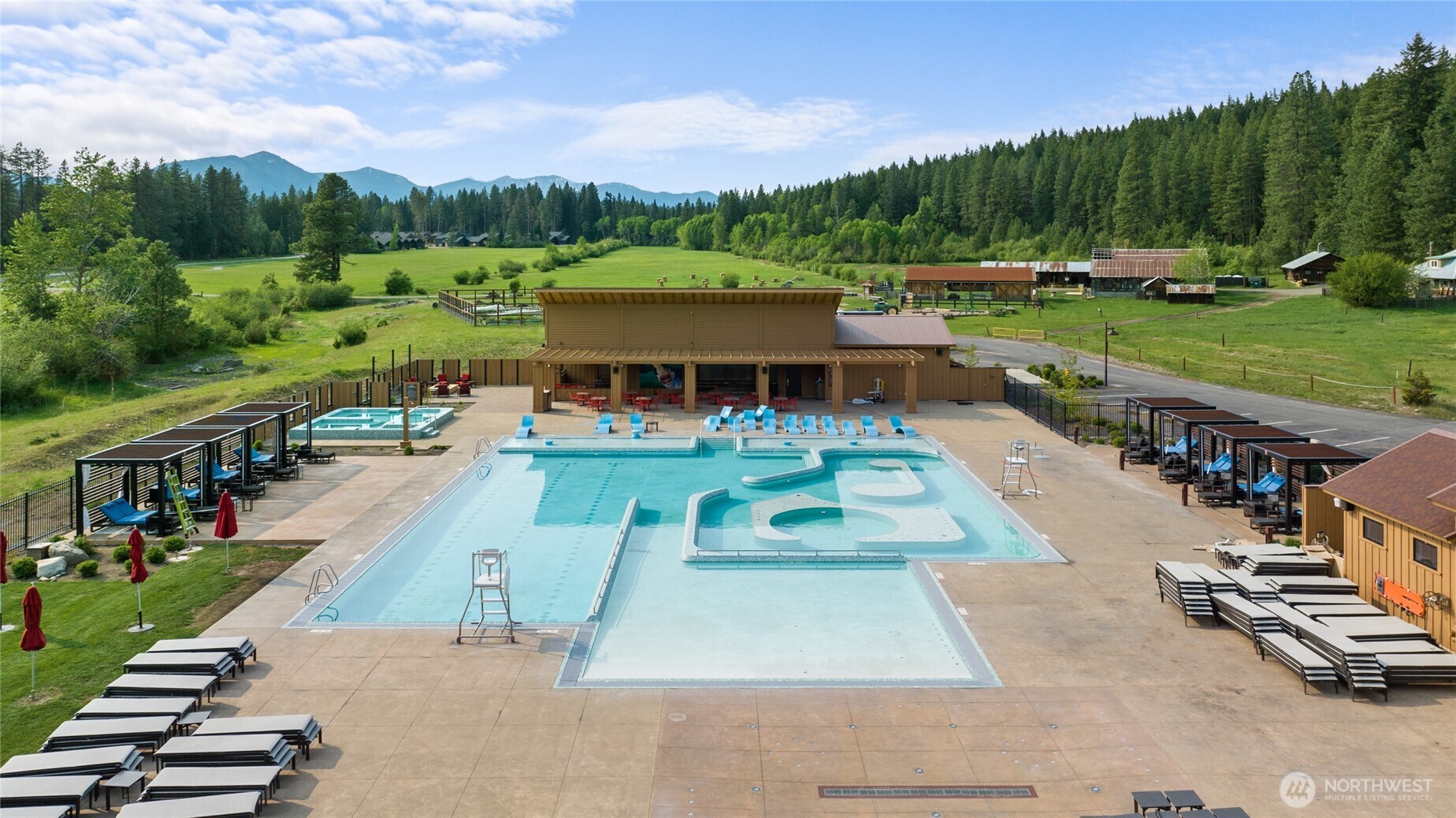 15 Farmhouse Way Cle Elum, WA 98922 - Photo 26 of 27 a view of a yard with an outdoor seating