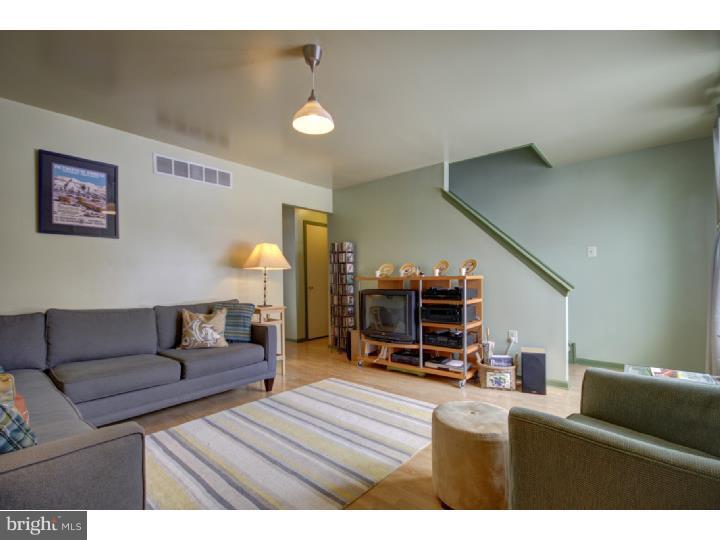 2095 Clover Mill Road Quakertown, PA 18951 - Photo 4 of 23 Living Room