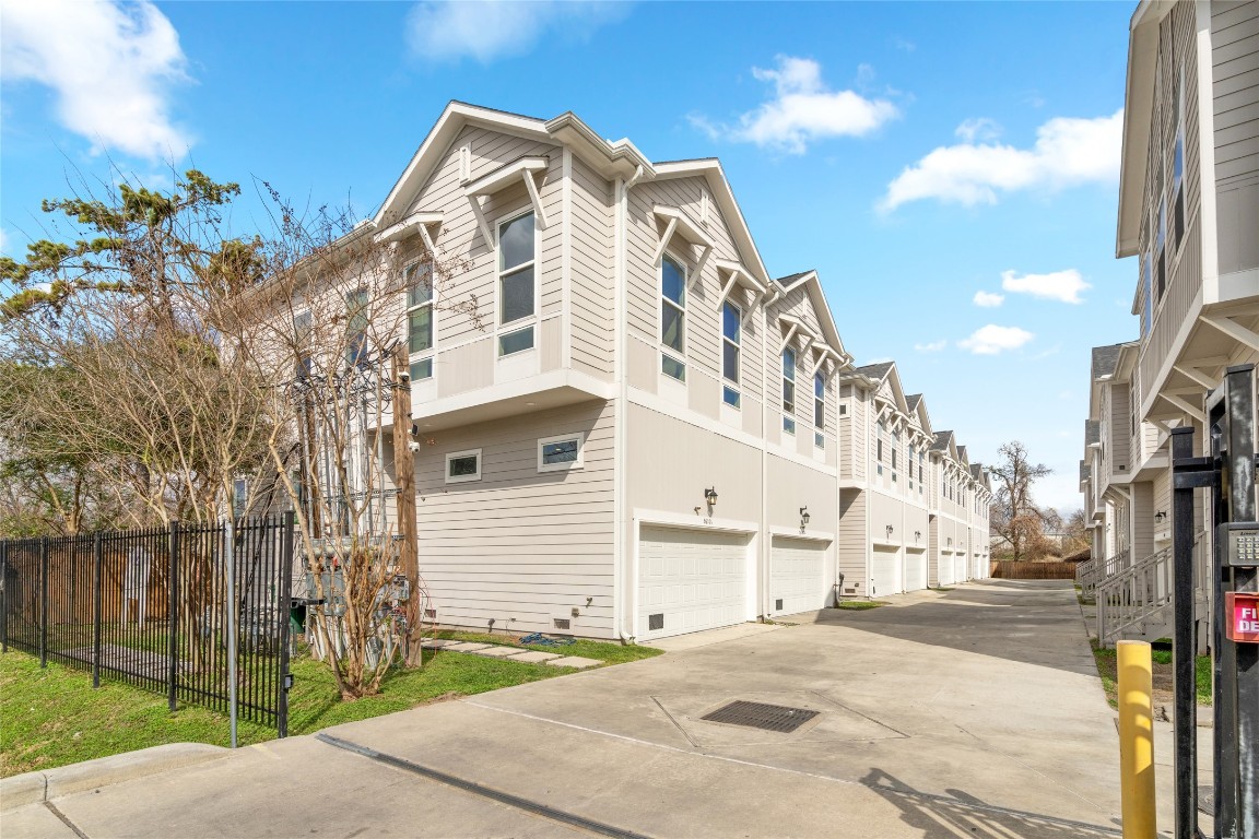 5610 Patrick Street, Unit L Houston, TX 77076 - Photo 26 of 28 a view of a white building