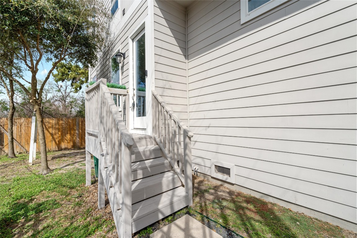5610 Patrick Street, Unit L Houston, TX 77076 - Photo 6 of 28 a view of a house with a door