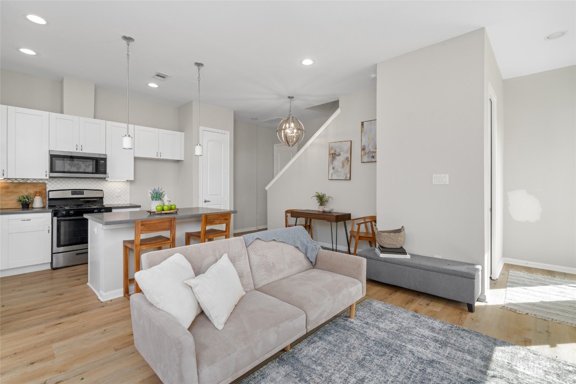 5610 Patrick Street, Unit L Houston, TX 77076 - Photo 8 of 28 a living room with furniture and kitchen view