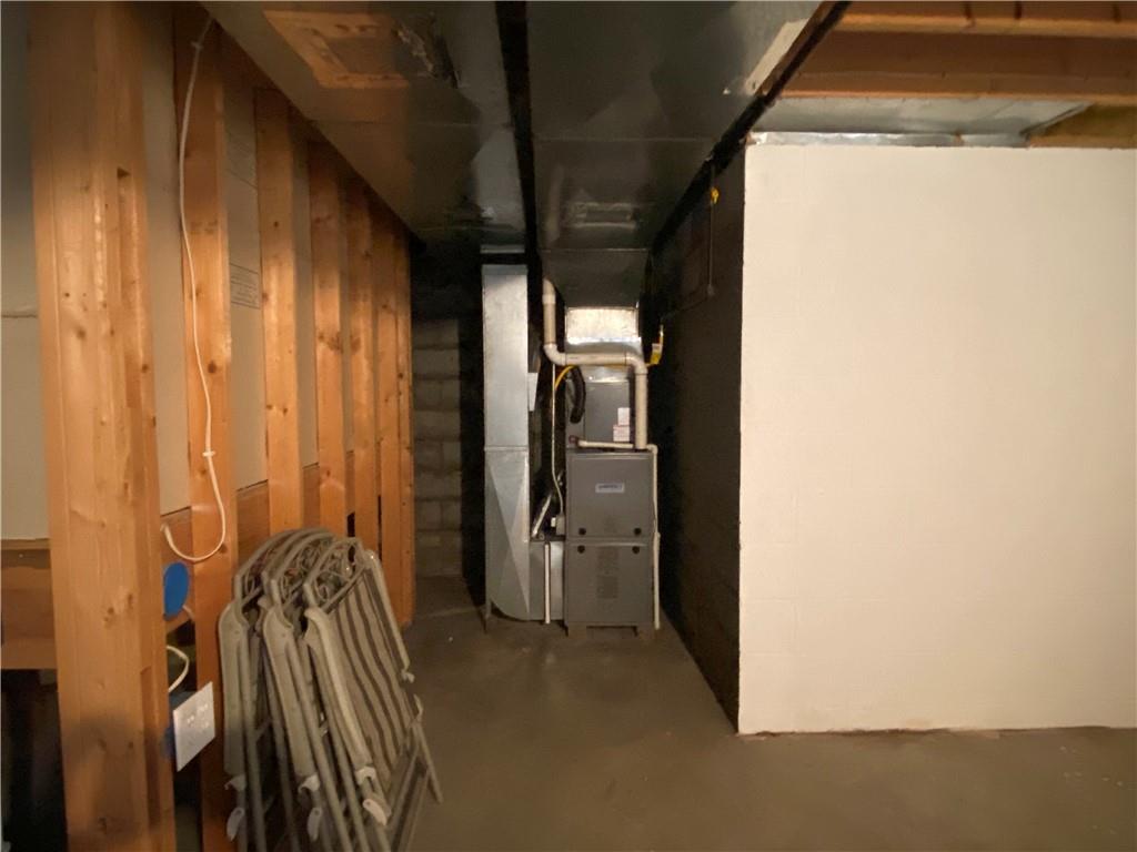 725 Rollinson Road Hermitage, PA 16148 - Photo 25 of 26 a view of entryway with wooden walls