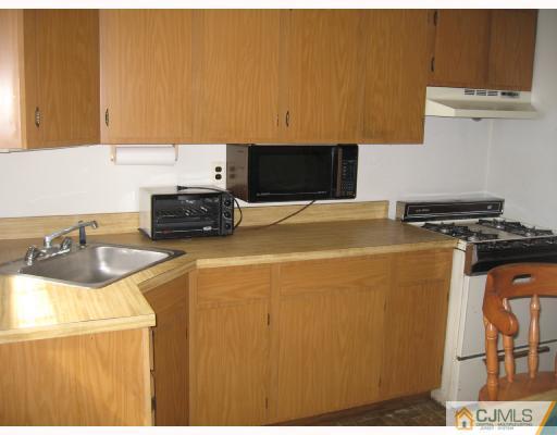 75 Redbud Road Piscataway, NJ 08854 - Photo 2 of 8