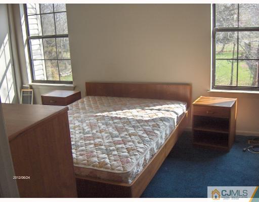 75 Redbud Road Piscataway, NJ 08854 - Photo 4 of 8
