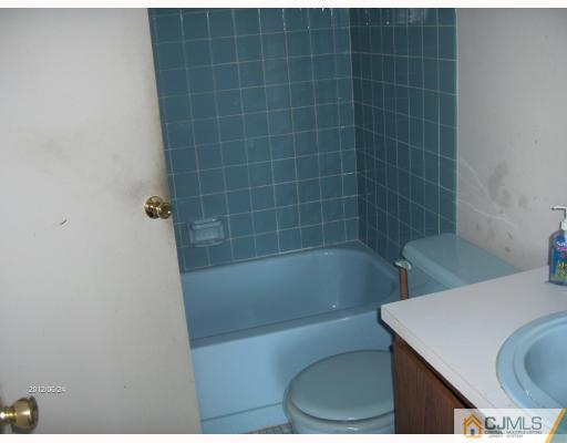 75 Redbud Road Piscataway, NJ 08854 - Photo 8 of 8