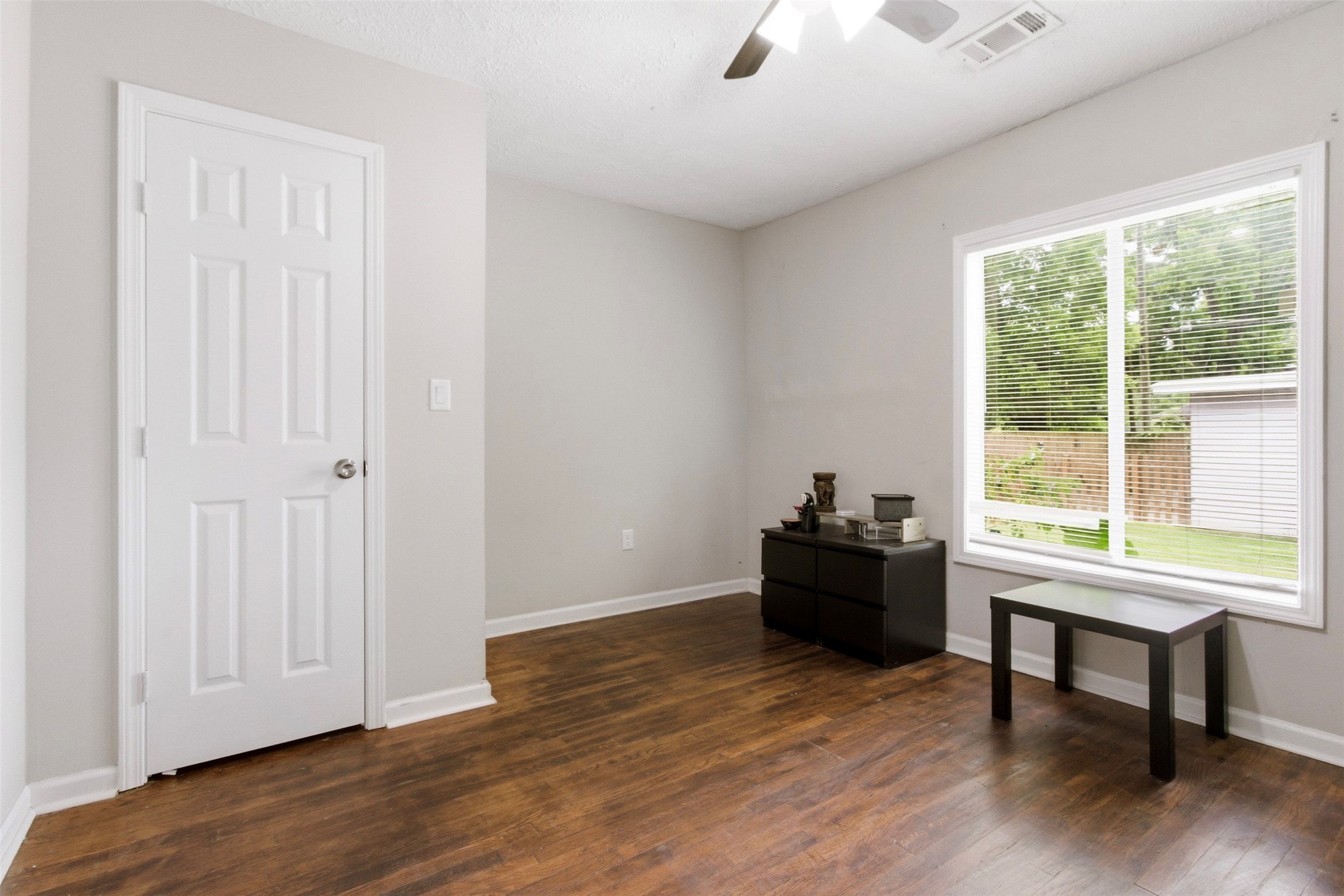 306 Center Street Pasadena, TX 77506 - Photo 18 of 31 a living room with furniture and wooden floor