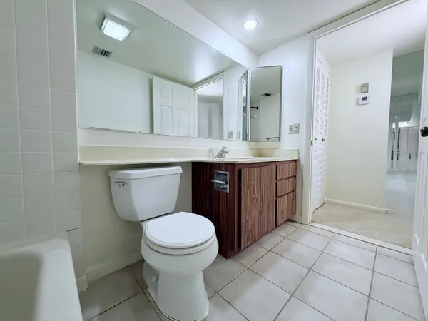 $1,845 | 3525 Village Boulevard, Unit 401, West Palm Beach, FL 33409