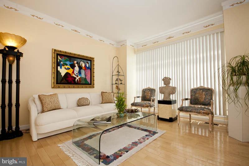 9710 Watts Road Owings Mills, MD 21117 - Photo 4 of 24 Living Room