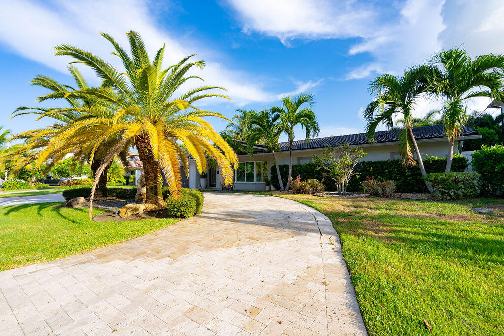 2401 Northeast 33rd Street Lighthouse Point, FL 33064 - Photo 5 of 45 DSC01042