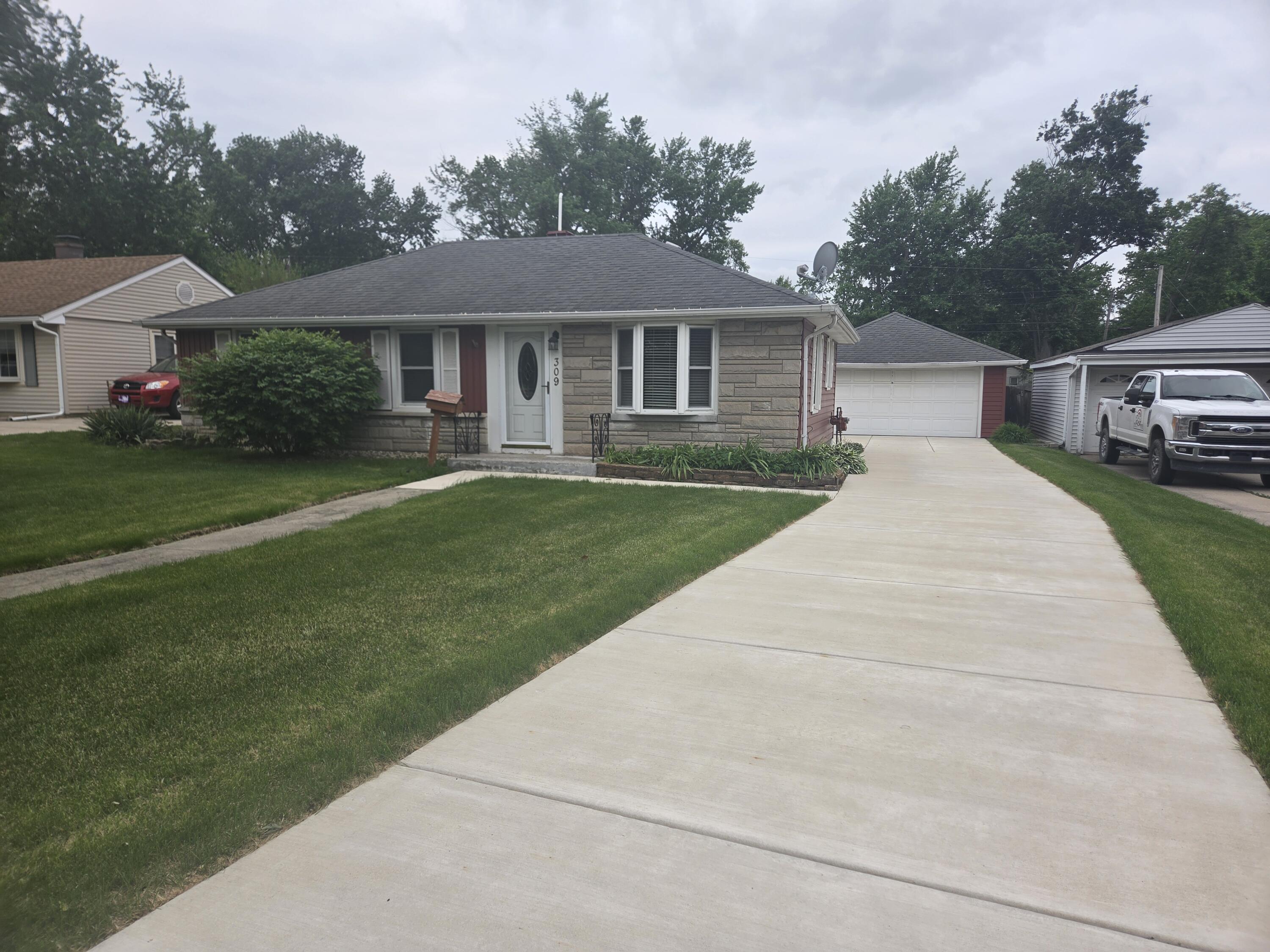 309 Maple Lane Crown Point, IN 46307 - Photo 1 of 21 3000x2250
