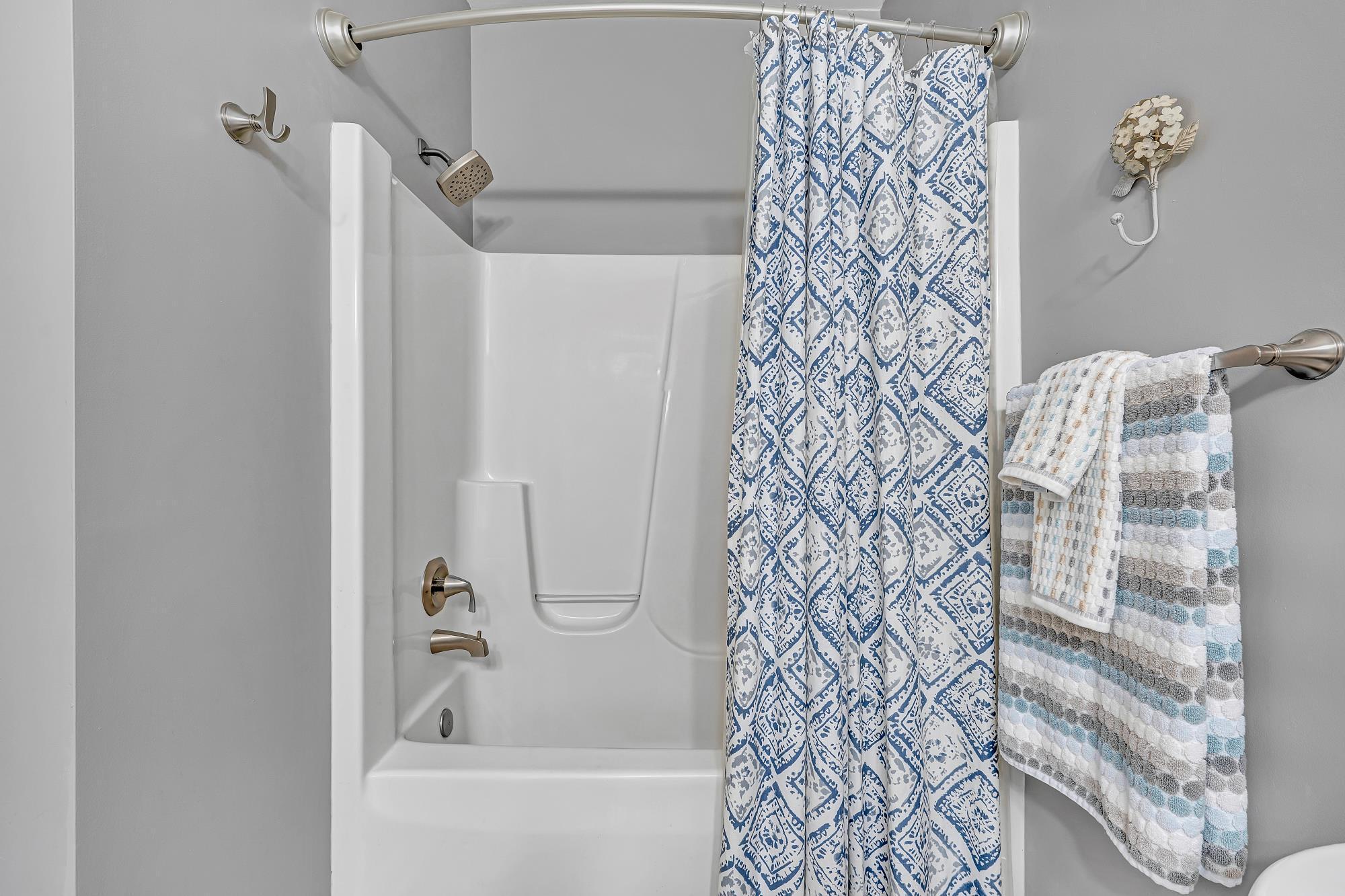 3045 McVitty Road, Unit 105 Roanoke, VA 24018 - Photo 15 of 39 3045 McVitty Forest - pic 24