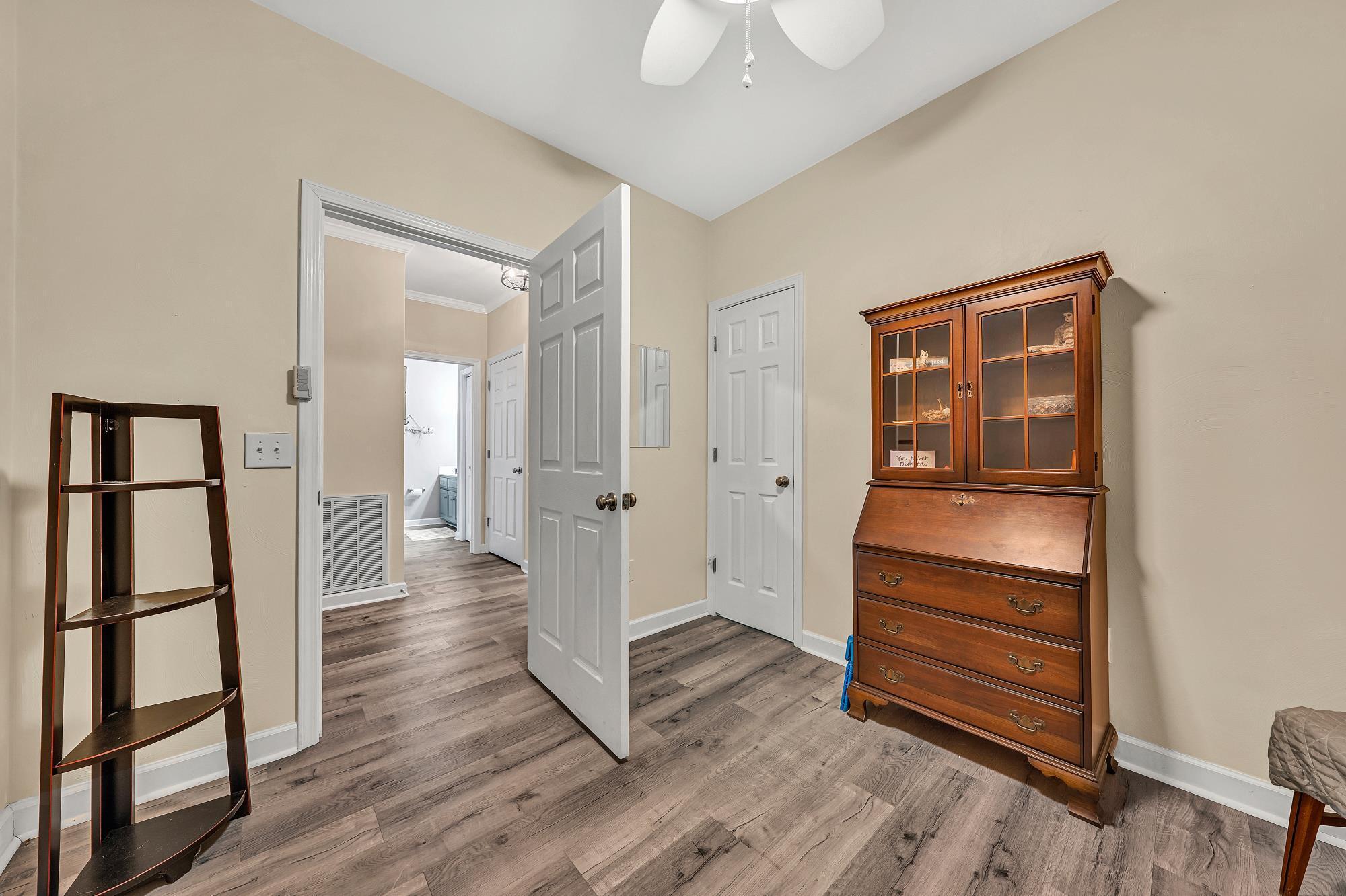 3045 McVitty Road, Unit 105 Roanoke, VA 24018 - Photo 17 of 39 3045 McVitty Forest - pic 22