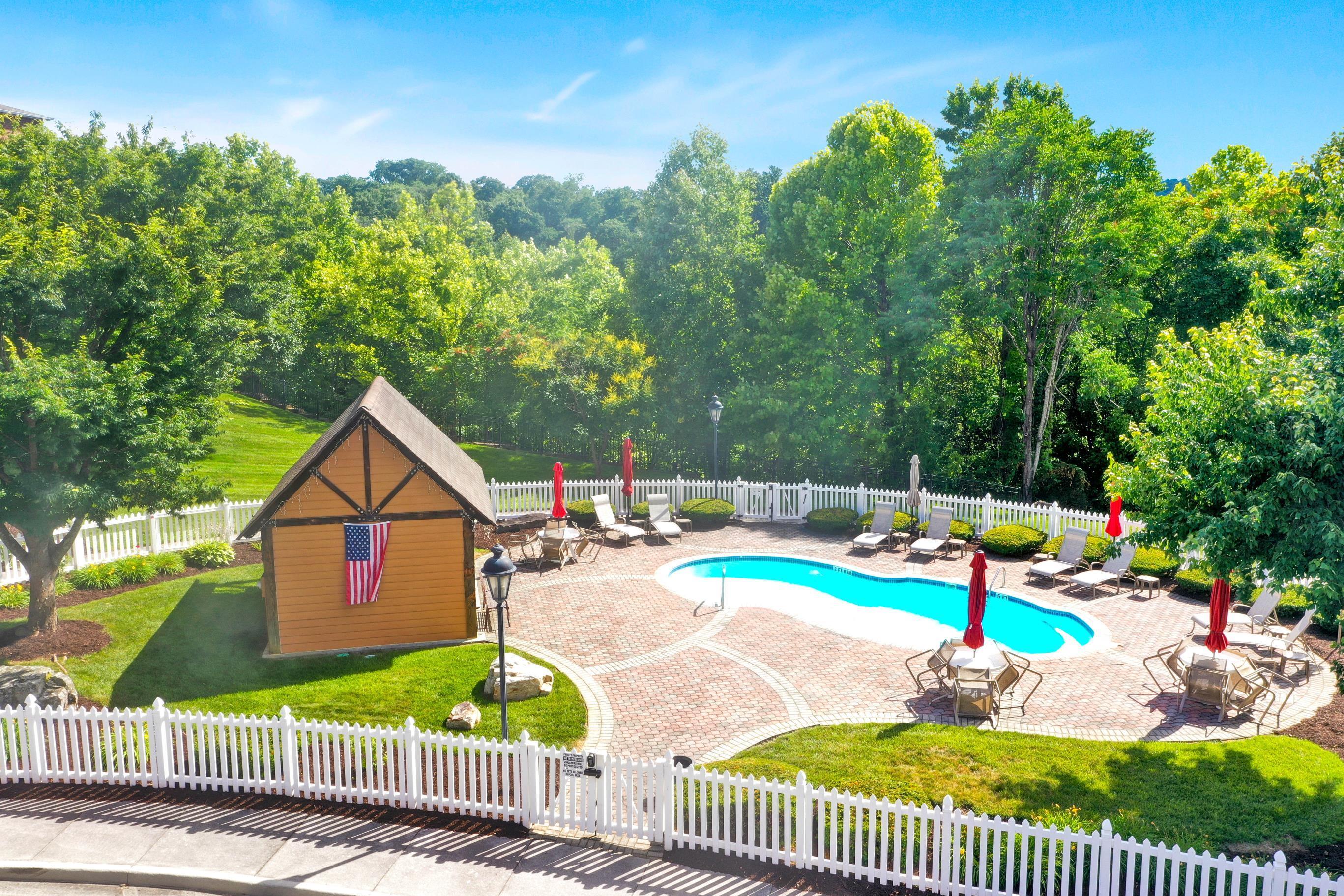 3045 McVitty Road, Unit 105 Roanoke, VA 24018 - Photo 29 of 39 3045 McVitty Forest - pic 37