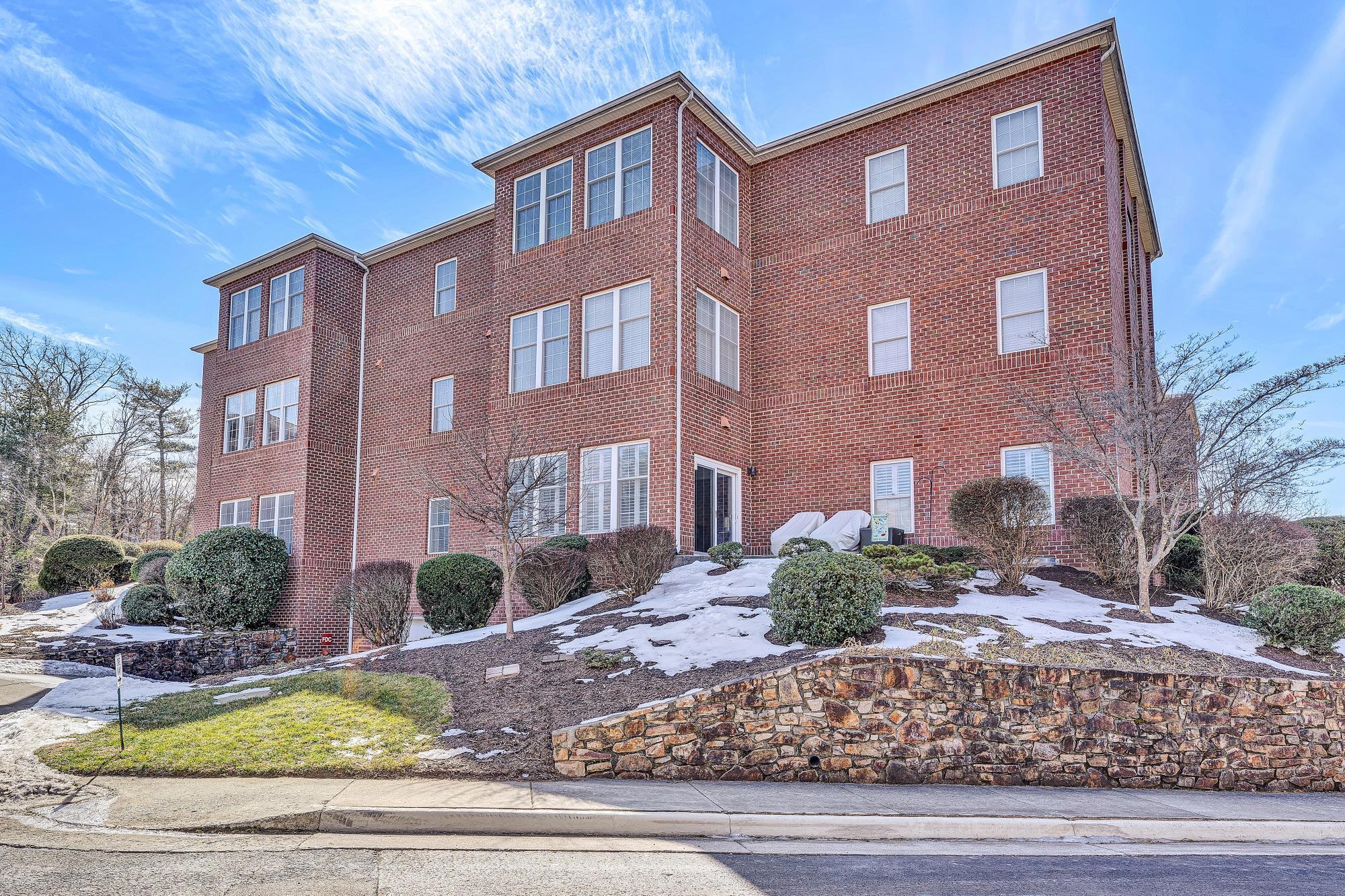 3045 McVitty Road, Unit 105 Roanoke, VA 24018 - Photo 36 of 39 3045 McVitty Forest - pic 32