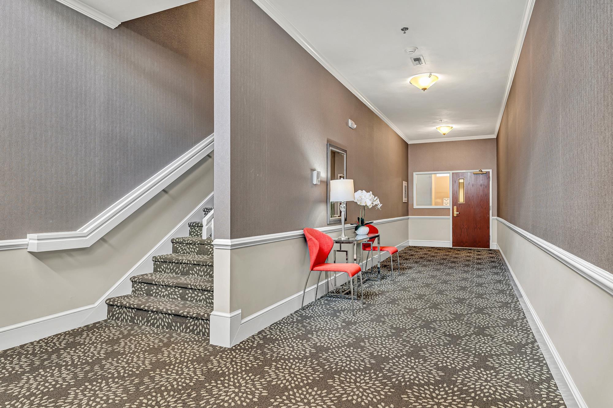 3045 McVitty Road, Unit 105 Roanoke, VA 24018 - Photo 4 of 39 3045 McVitty Forest - pic 7