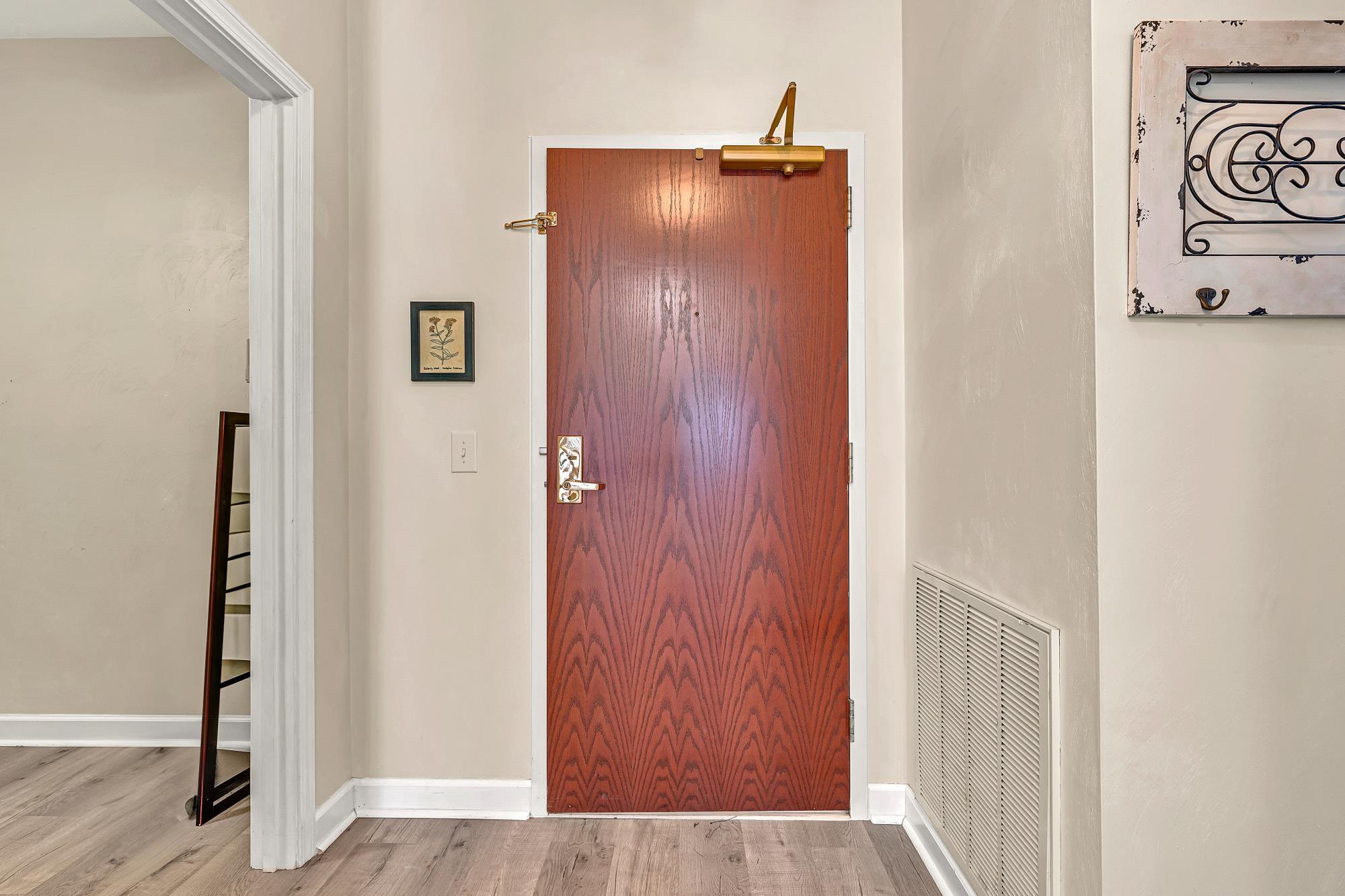 3045 McVitty Road, Unit 105 Roanoke, VA 24018 - Photo 7 of 39 3045 McVitty Forest - pic 8