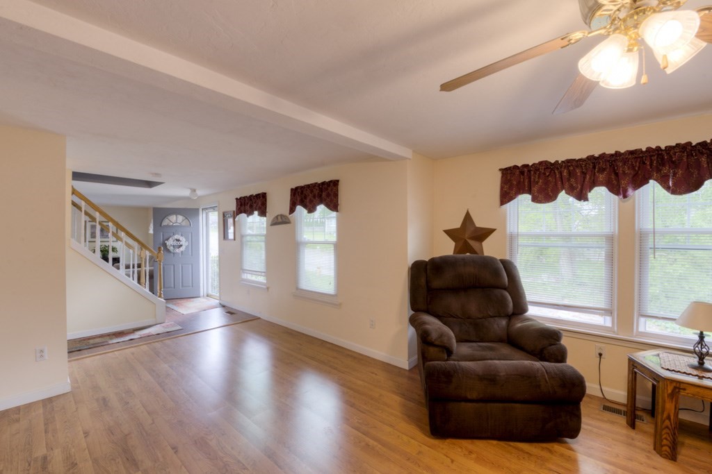 13 Simone Street Worcester, MA 01604 - Photo 4 of 33 Gallery Image 4