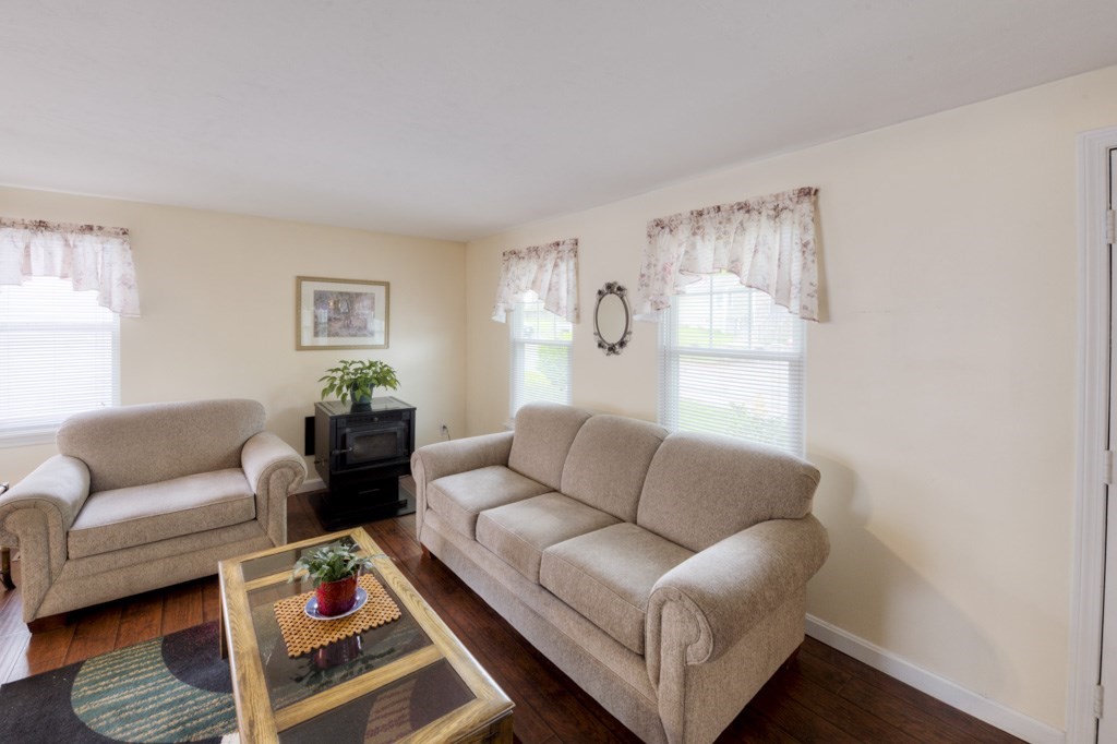 13 Simone Street Worcester, MA 01604 - Photo 5 of 33 Gallery Image 5