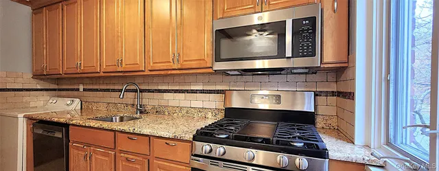 $379,999 | 54 Lawrence Drive, Unit D, White Plains, NY 10603