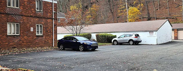 $379,999 | 54 Lawrence Drive, Unit D, White Plains, NY 10603