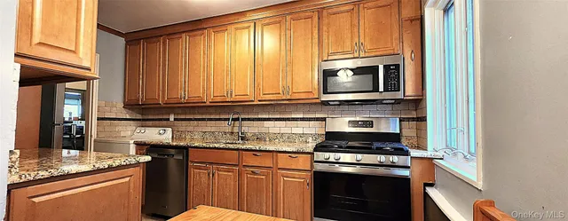 $379,999 | 54 Lawrence Drive, Unit D, White Plains, NY 10603