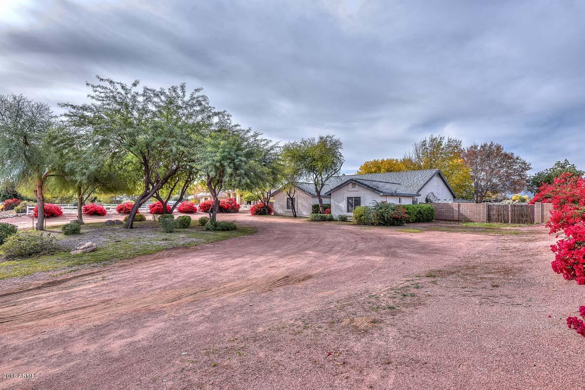 7532 North Citrus Road Waddell, AZ 85355 - Photo 1 of 51 Circular Driveway