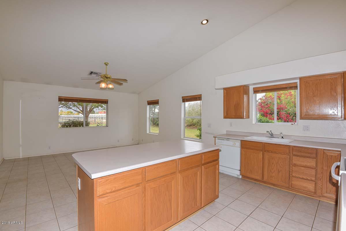 7532 North Citrus Road Waddell, AZ 85355 - Photo 23 of 51 Kitchen-Family Room