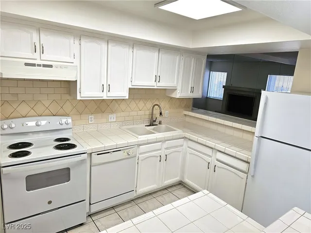 $1,250 | 2658 Ruthe Duarte Avenue, Las Vegas, NV 89121