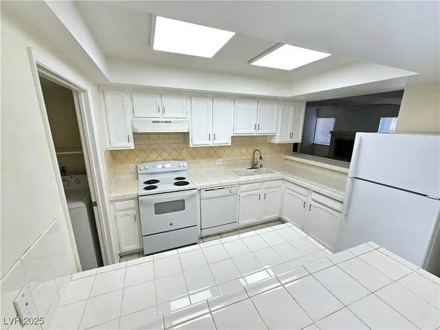 $1,250 | 2658 Ruthe Duarte Avenue, Las Vegas, NV 89121