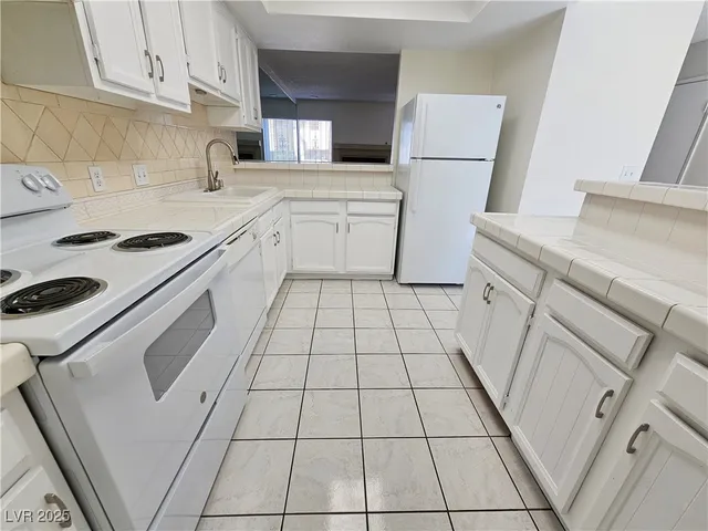 $1,250 | 2658 Ruthe Duarte Avenue, Las Vegas, NV 89121