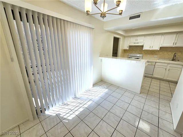 $1,250 | 2658 Ruthe Duarte Avenue, Las Vegas, NV 89121