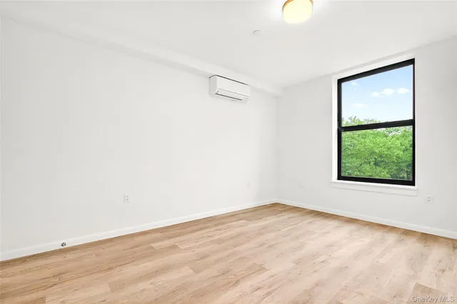 $235,800 | 1731 Lacombe Avenue, Unit 4A | Soundview