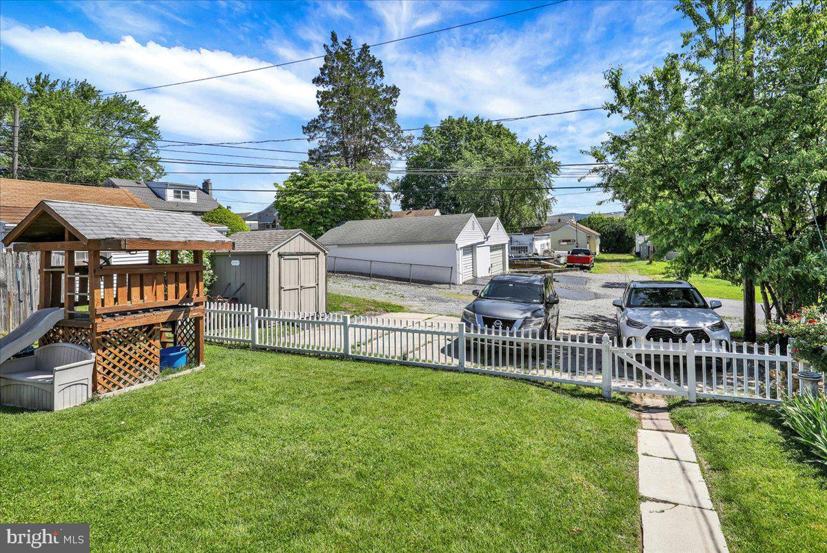 307 Summit Avenue Reading, PA 19607 - Photo 23 of 25 Charming yard with playful vibes.