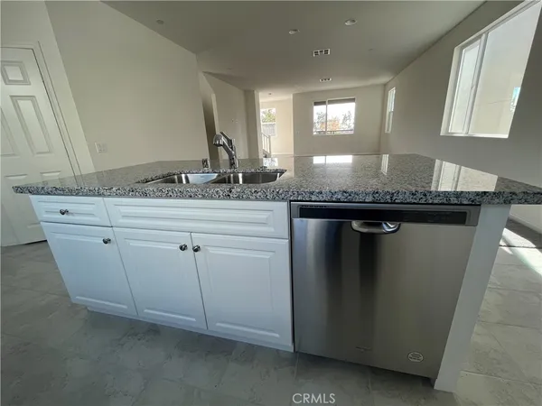 $4,795 | 913 East 2nd Street, Santa Ana, CA 92701