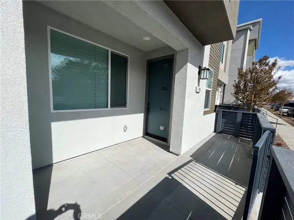 $4,795 | 913 East 2nd Street, Santa Ana, CA 92701